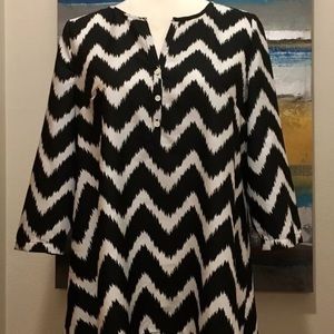 14th & Union Blouse Top
Black White Chevron Size S